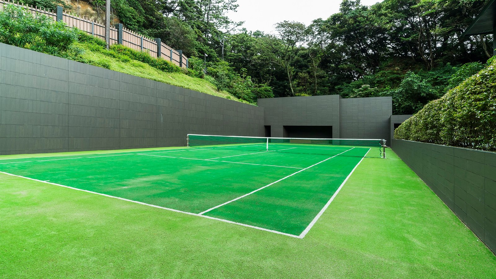 Outdoor sports facility